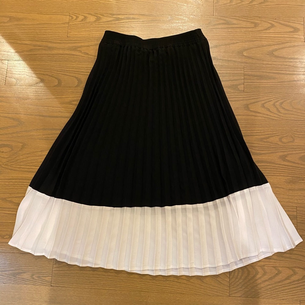 Pleated skirt